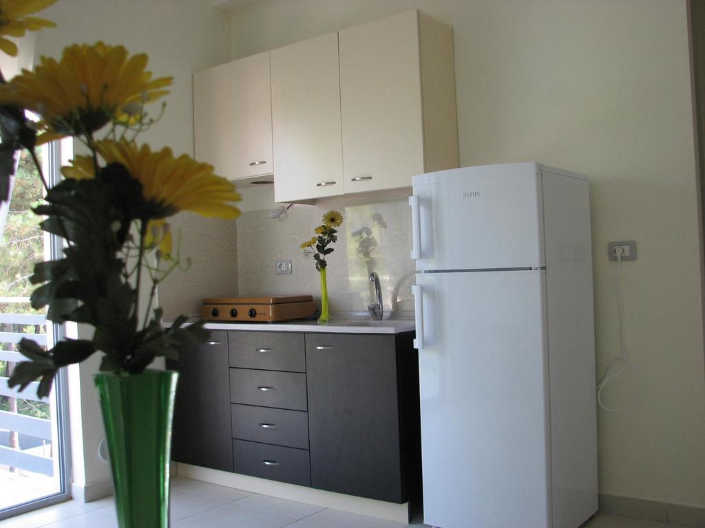 Aparthotel Vila Tufi Velipojë Екстериор снимка
