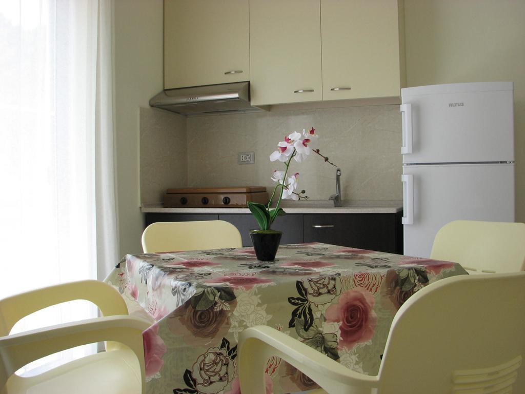 Aparthotel Vila Tufi Velipojë Екстериор снимка