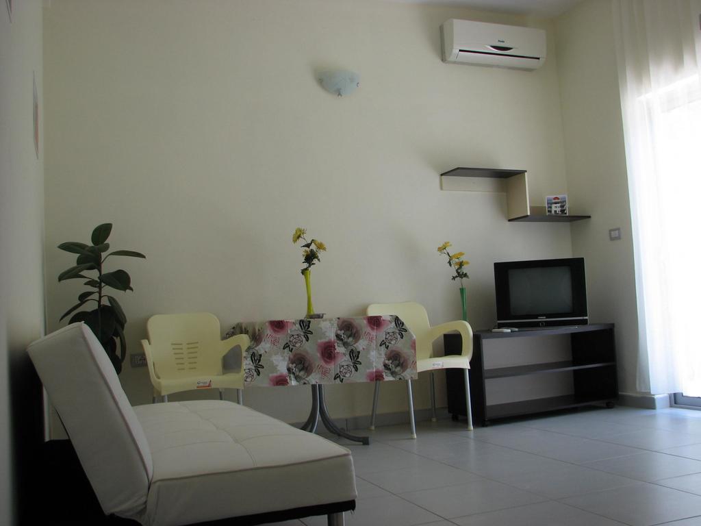 Aparthotel Vila Tufi Velipojë Екстериор снимка